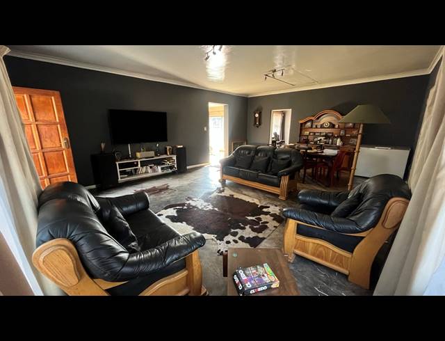 4 BEDROOM HOUSE FOR SALE IN BRACKENHURST